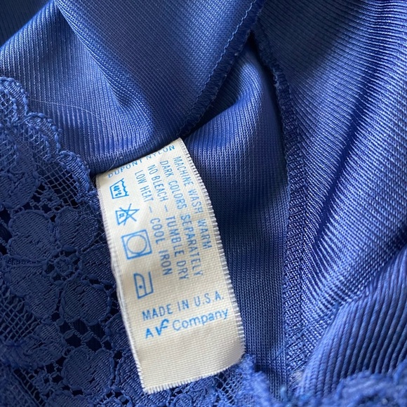 Vanity fair Vintage Nylon and Lace Full Slip Midi Navy Blue Size M Pin up Retro - Picture 6 of 9